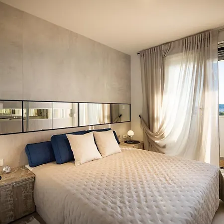 Island View Luxury Apartment