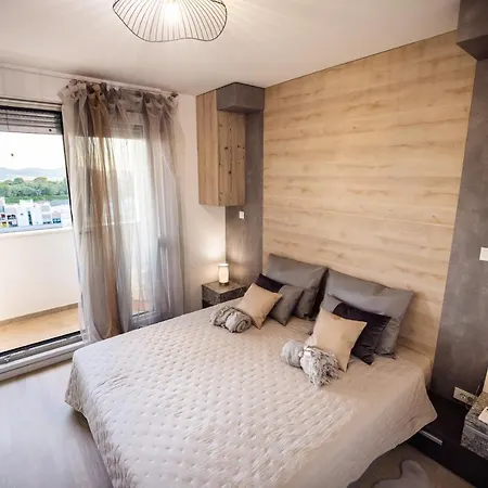 Island View Luxury Apartment